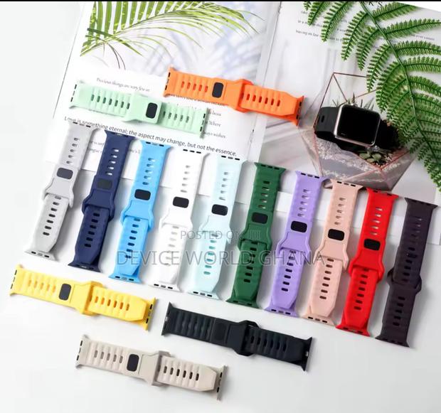 Monochrome Silicone Strap for Apple Watch All Modes S1-S10 · Photo 2