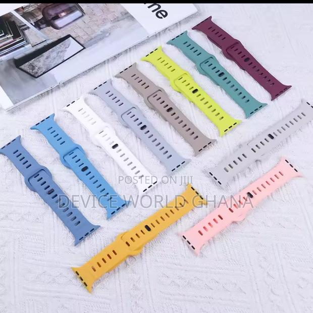 Monochrome Silicone Strap for Apple Watch All Modes S1-S10 · Photo 1