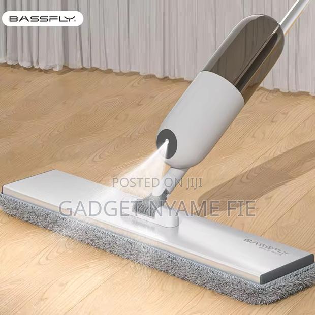 One Touch Microfiber Spray Mop · Photo 2