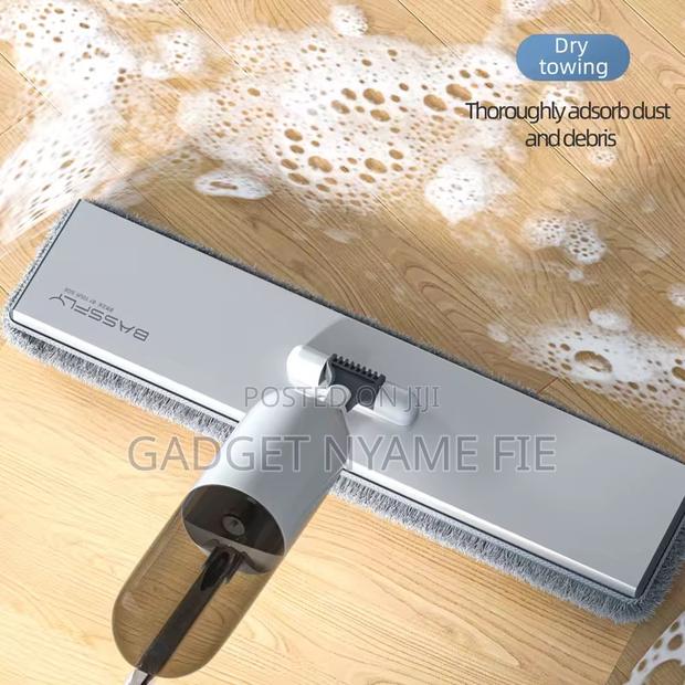 One Touch Microfiber Spray Mop · Photo 4