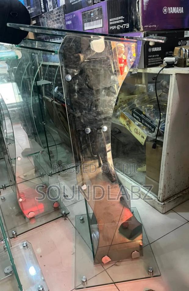 Faint Black Glass Pulpit · Photo 2