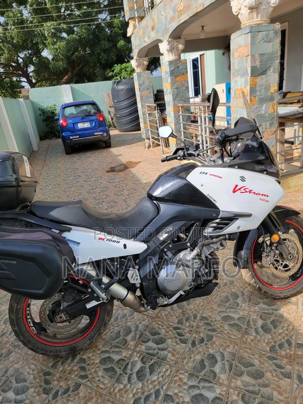 Suzuki V-Strom 2024 White · Photo 2