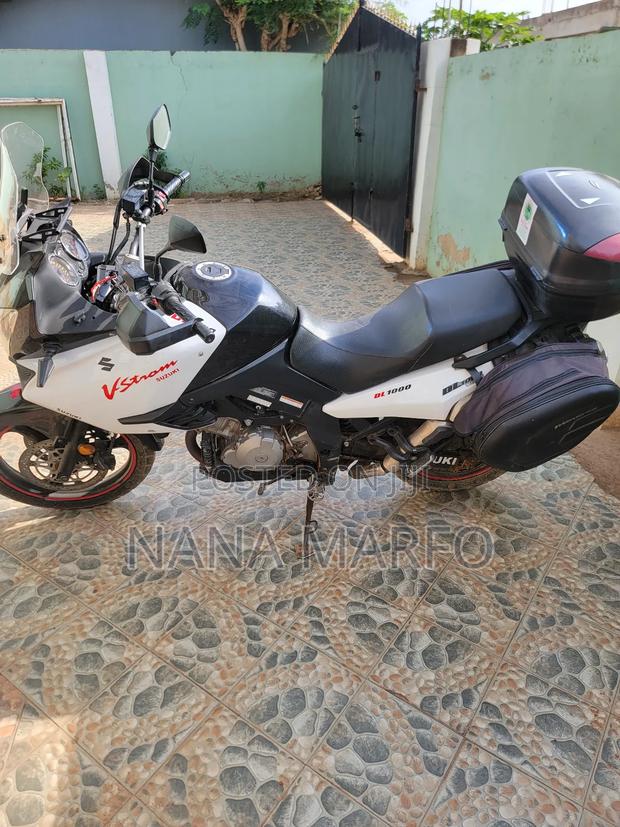 Suzuki V-Strom 2024 White · Photo 3