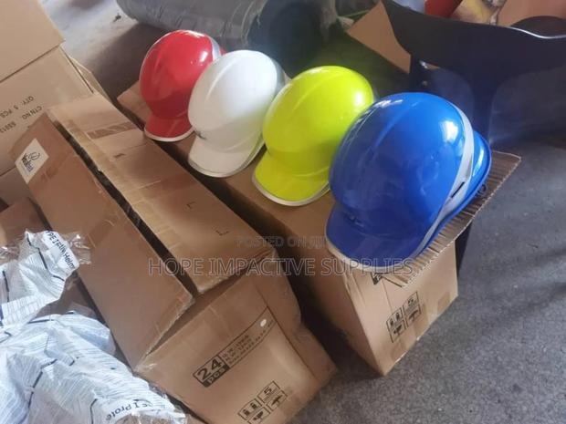Safety Helmet With Reflectors · Photo 3