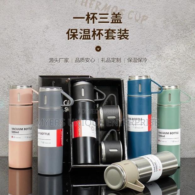Triple Cup Vacuum Flask · Photo 1