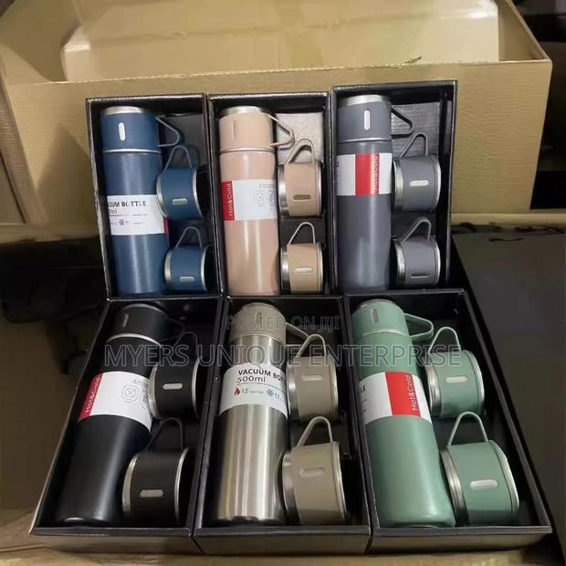 Multi‐Cup Vacuum Flask for Family and Friends · Photo 1