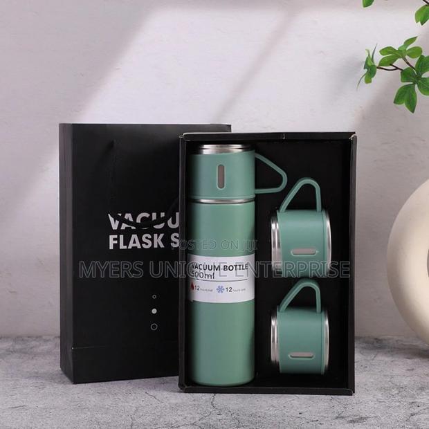 3 in 1 Convenient Thermo Flask · Photo 1