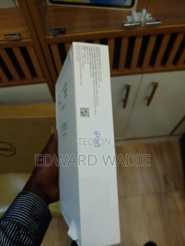 New Apple iPad 10.2 (2020) Wi-Fi 64 GB Black · Photo 1