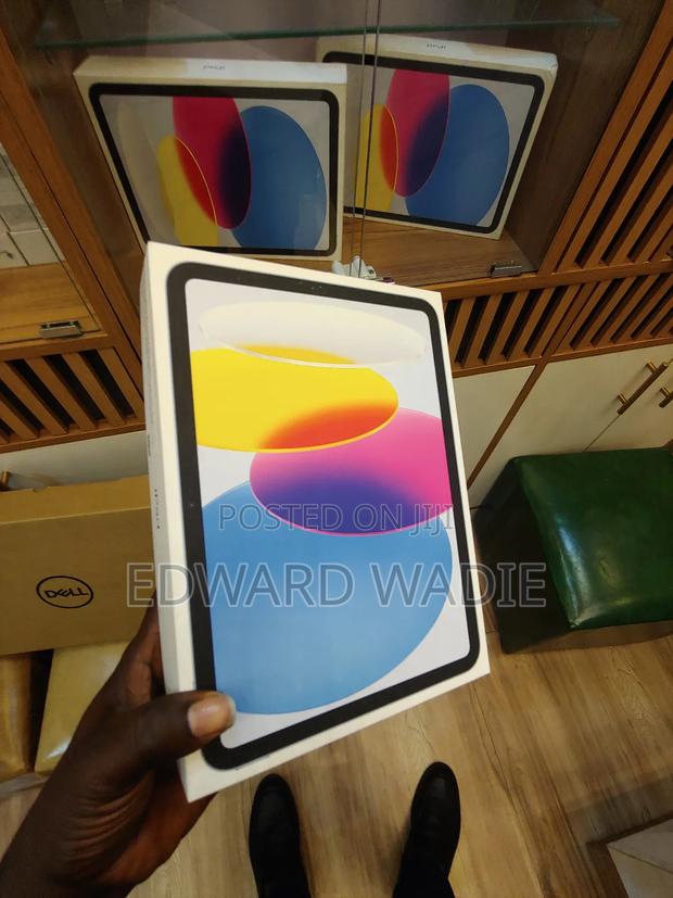 New Apple iPad 10.2 (2020) Wi-Fi 64 GB Black · Photo 2