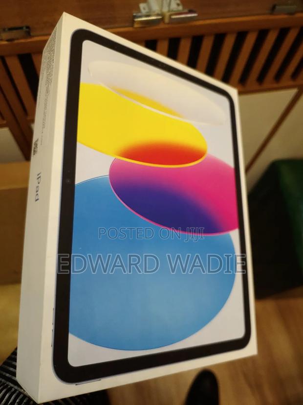New Apple iPad 10.2 (2020) Wi-Fi 64 GB Black · Photo 3