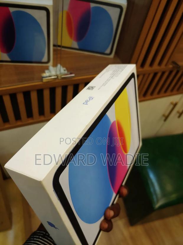New Apple iPad 10.2 (2020) Wi-Fi 64 GB Black · Photo 4
