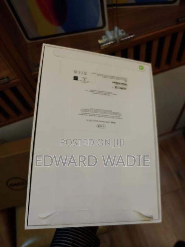 New Apple iPad 10.2 (2020) Wi-Fi 64 GB Black · Photo 5