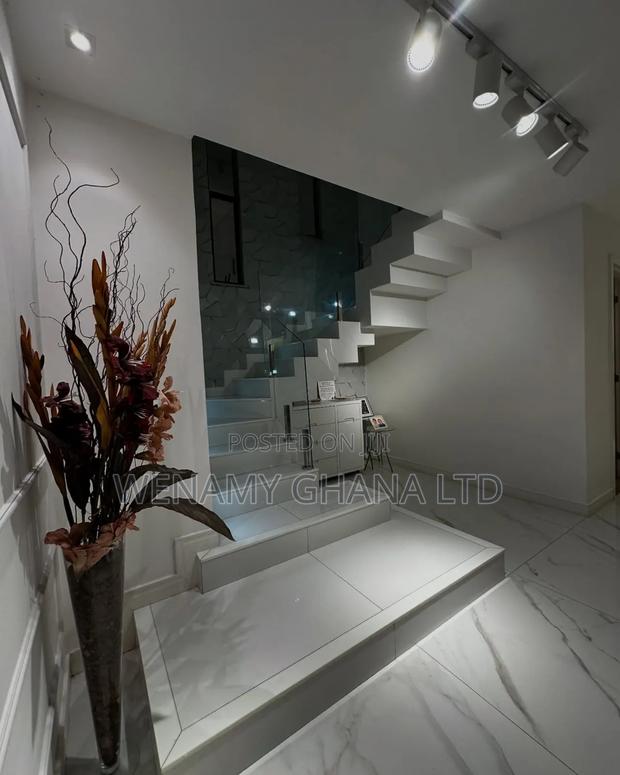 4bdrm Duplex in Accra for sale · Photo 2