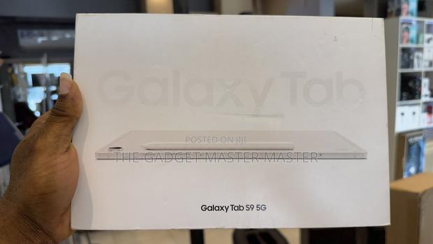 New Samsung Galaxy Tab S9 128 GB Silver · Photo 1