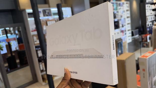 New Samsung Galaxy Tab S9 128 GB Silver · Photo 2