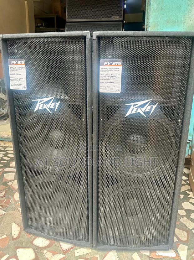 Peavey [Pv 215] Quasi 3-way Speaker - Pair · Photo 1