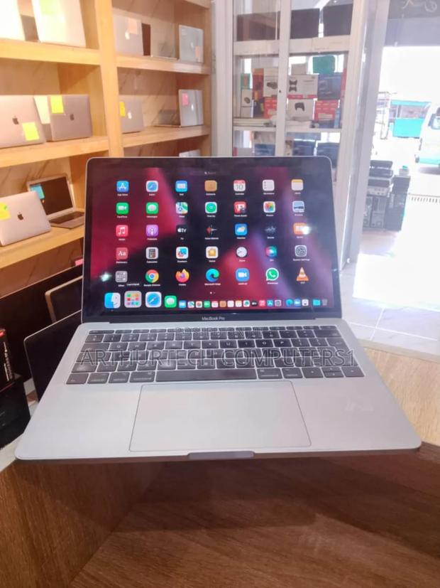 Laptop Apple MacBook 2017 8GB Intel Core I5 SSD 256GB · Photo 2