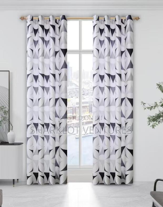 2 in 1 Pair High Quality Room Curtains · Photo 1