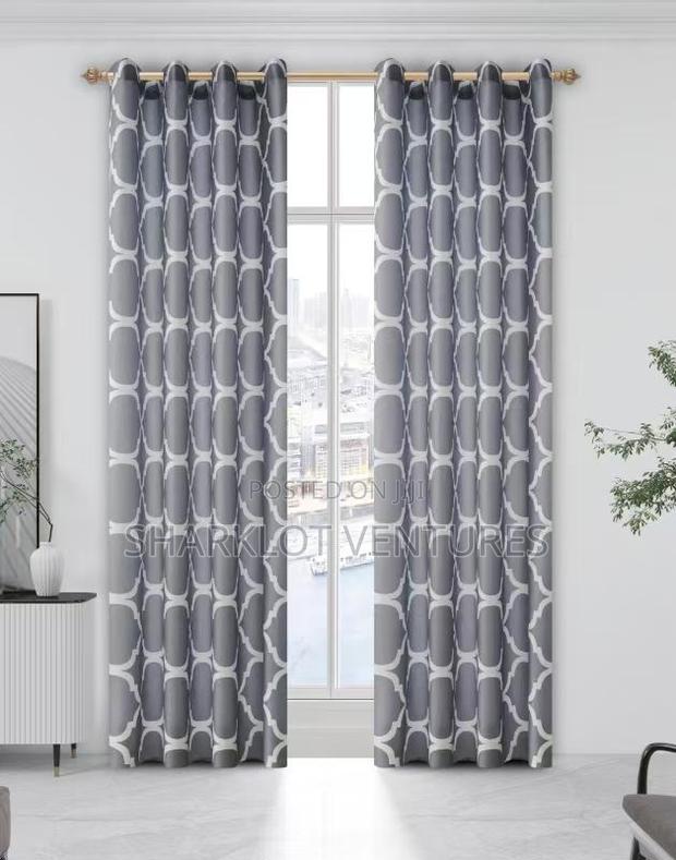 2 in 1 Pair High Quality Room Curtains · Photo 3