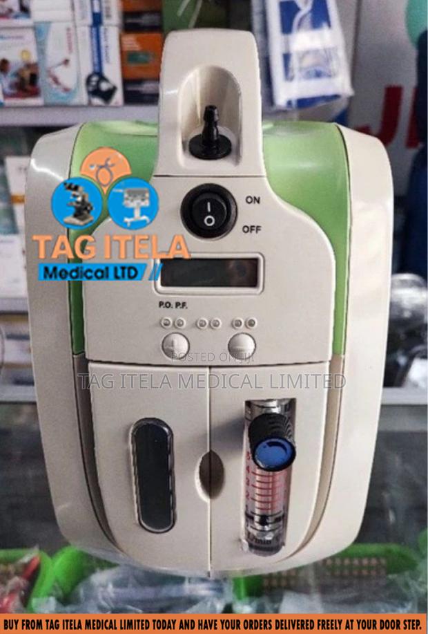 Oxygen Concentrator (5ltrs Rechargeable) · Photo 3