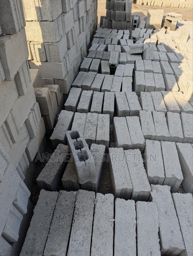 Hollow Blocks Made With Industrial Machine · Photo 2