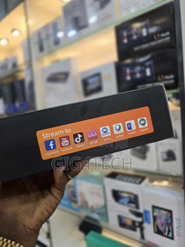 Feelworld L4 5 Channel Multi Format Video Switcher Streamer · Photo 2