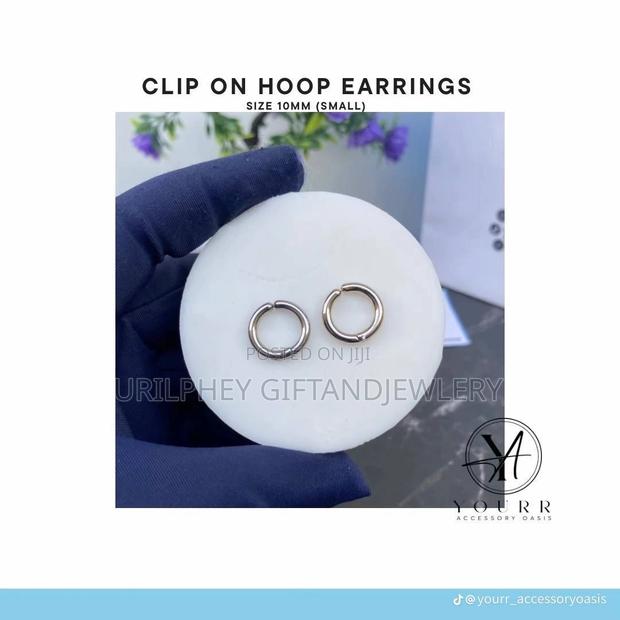 Clip on Hoop Earrings · Photo 5