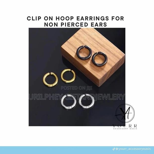 Clip on Hoop Earrings · Photo 4