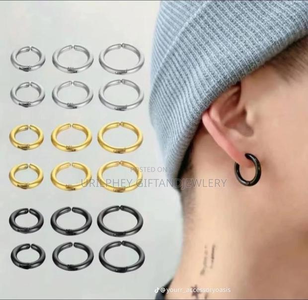 Clip on Hoop Earrings · Photo 1