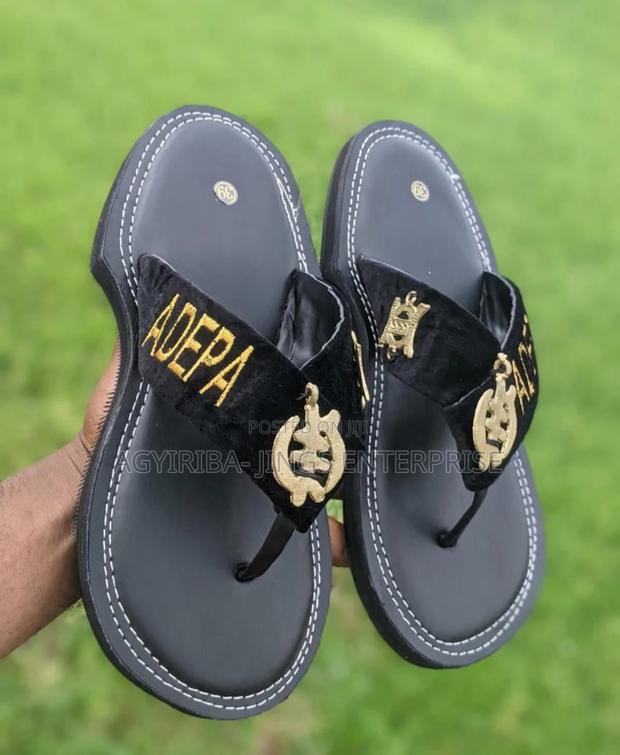 Black and White Ahenema Slipper · Photo 2