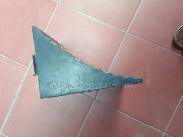 Heavy Duty Wheel Chock - Black. · Photo 5