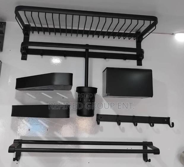 Bathroom Accessories Set. · Photo 2