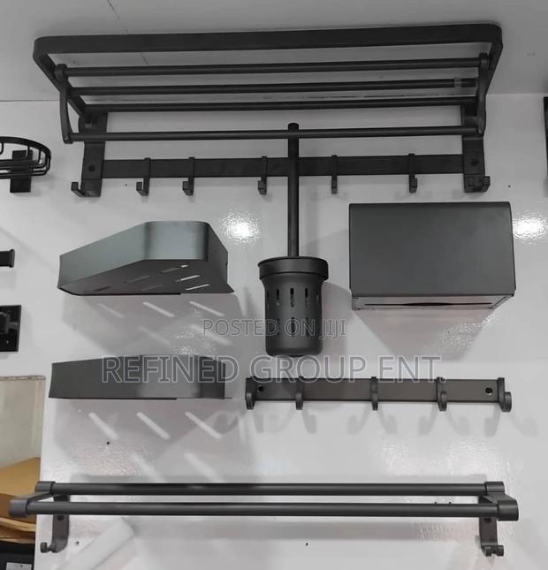 Bathroom Accessories Set. · Photo 1