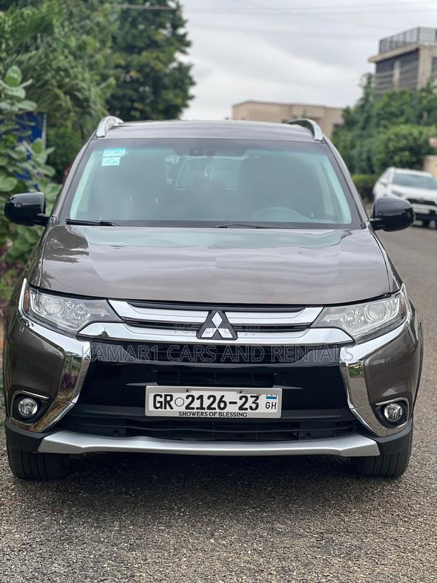 Outlander Mitsubishi · Photo 1