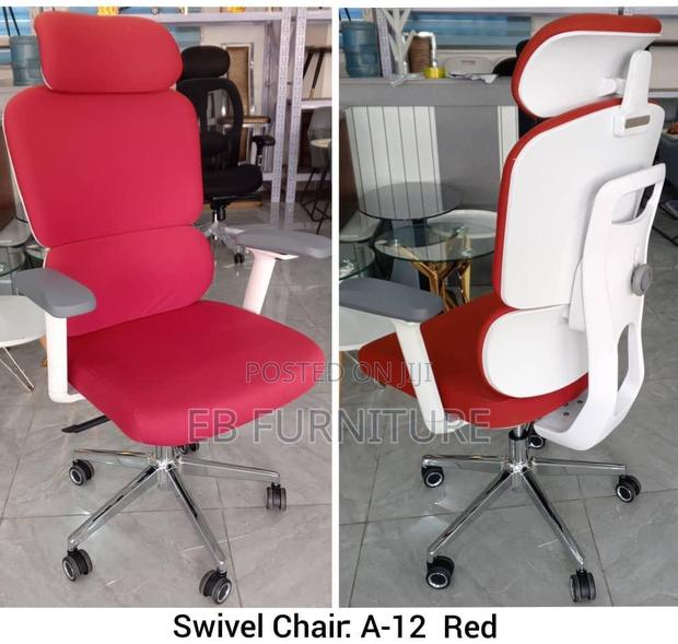 Swivel Office Chair With Headrest · Photo 1