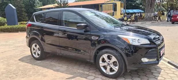 Ford Escape SE 4x4 2017 Black · Photo 1