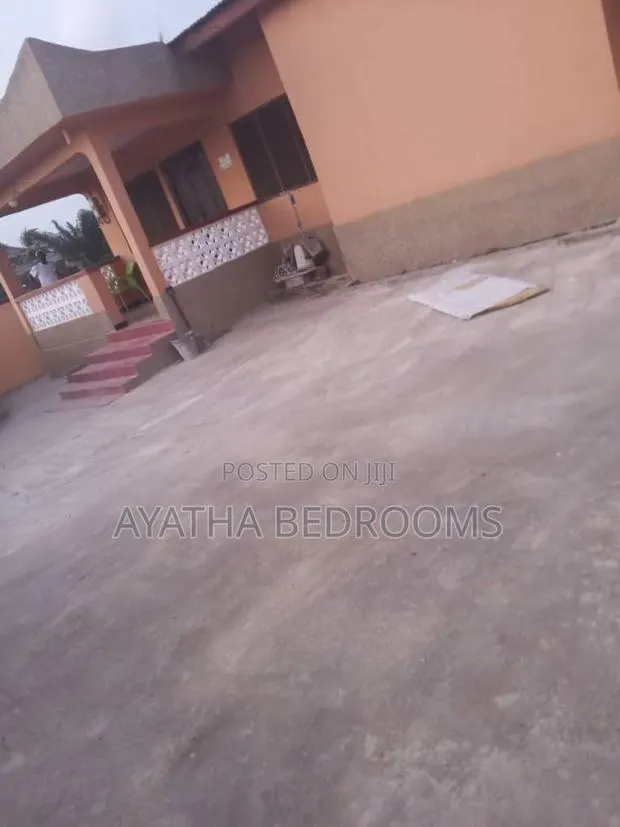 2bdrm House in Teshie Bushroad, New Town for rent · Photo 1