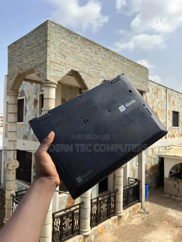 Laptop Lenovo ThinkPad Yoga 370 8GB Intel Core i5 SSD 256GB · Photo 1