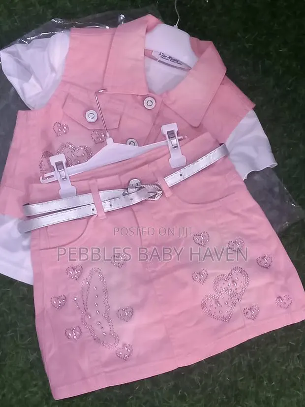 4 Piece Girls Clothing Set · Photo 1