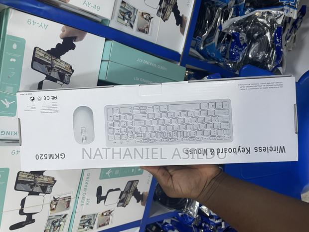 Mini Wireless Azerty Keyboard and Optical Mouse Set in White · Photo 3