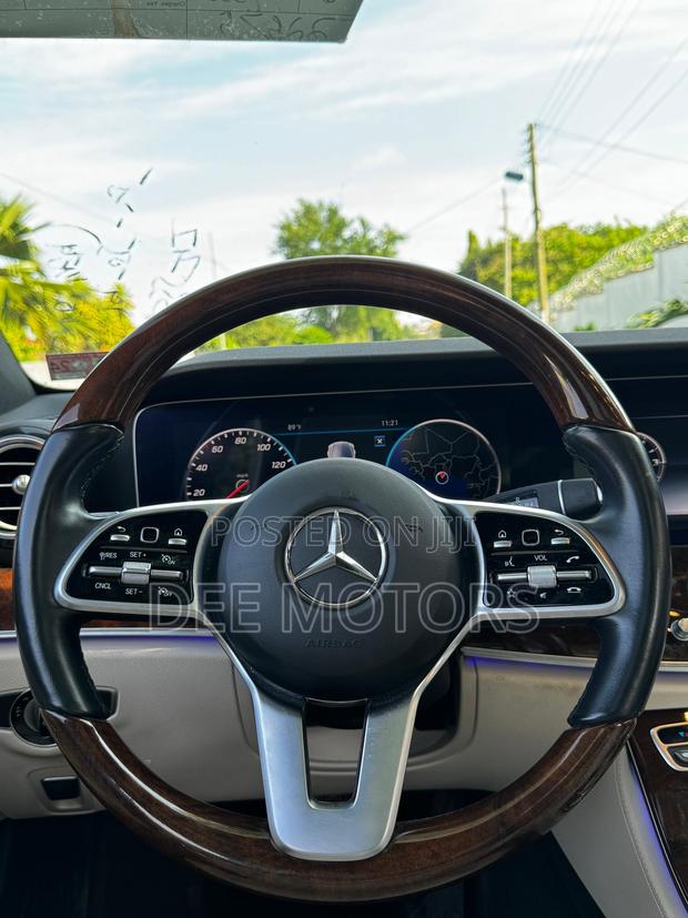 Mercedes-Benz E300 2019 White · Photo 6