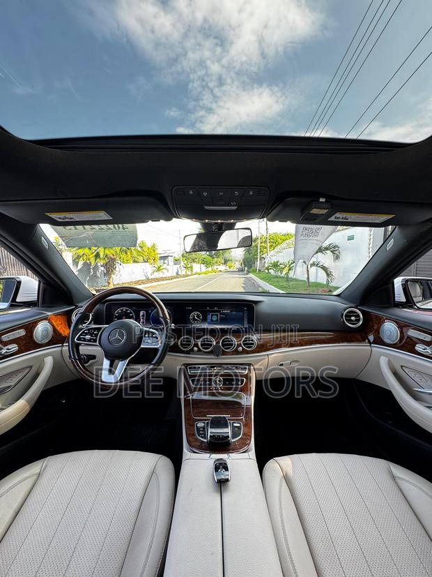 Mercedes-Benz E300 2019 White · Photo 5