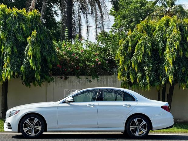 Mercedes-Benz E300 2019 White · Photo 2