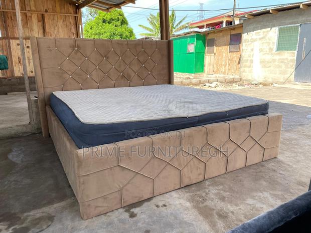 Queen Size Frame With Mattress · Photo 2