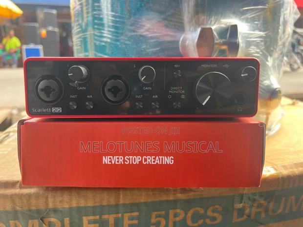 Focusrite Scarlett 2i2 Usb Audio Interface · Photo 1
