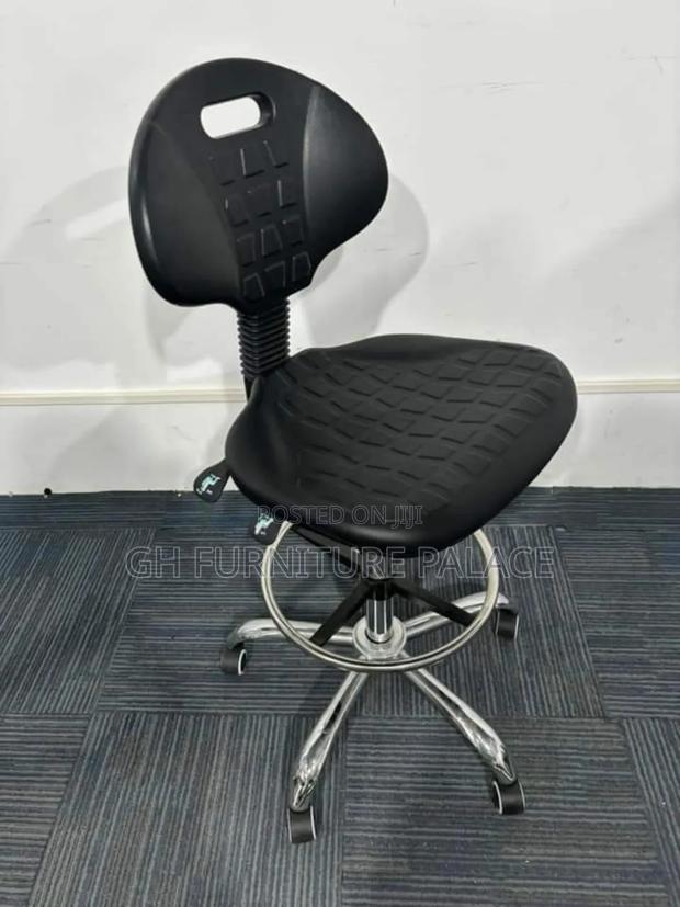 Design Swivel Lab Chair · Photo 1