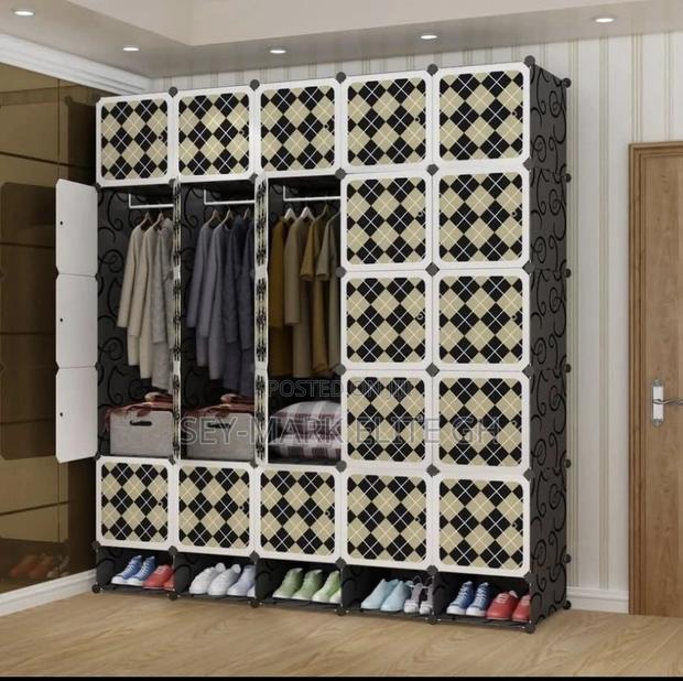25 Cubes Plastic Wardrobe · Photo 1