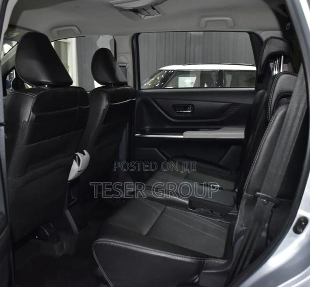 New Toyota Veloz 1.5 CVT FWD 2024 Silver · Photo 5