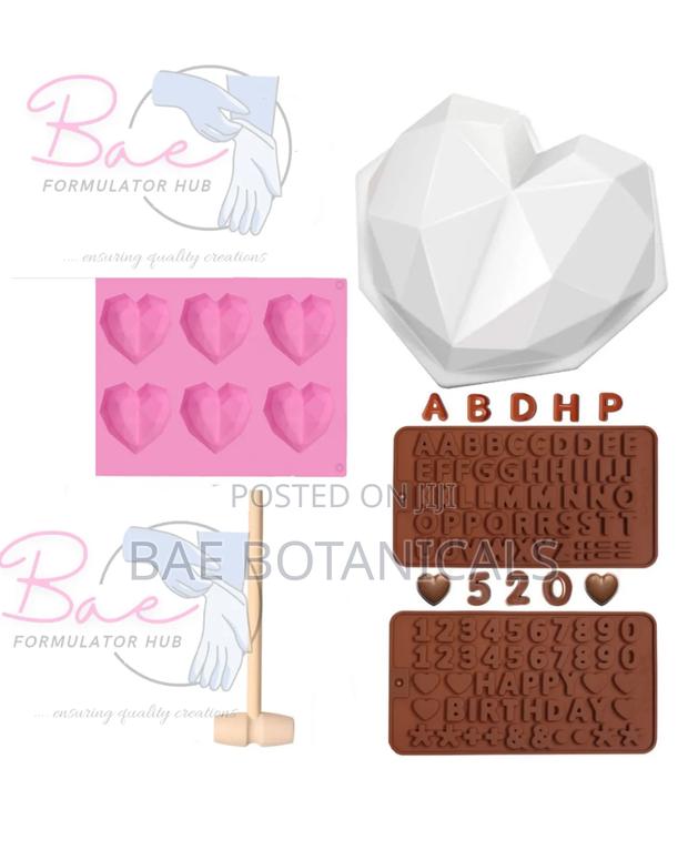 Breakable Hearts Chocolate Mold Set (With Hammer) · Photo 1