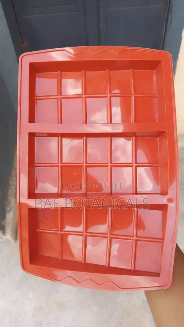 3 Cavity/Block Silicone Chocolate Mold · Photo 2
